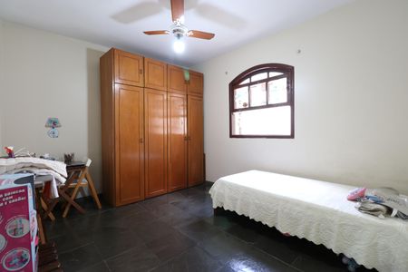 Casa à venda com 100m², 6 quartos e 3 vagasSuíte 1
