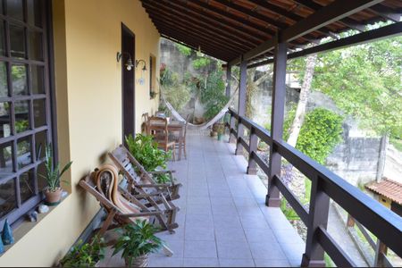 Casa de condomínio à venda com 200m², 3 quartos e 3 vagas Casa de condomínio à venda com 200m², 3 quartos e 3 vagasVaranda