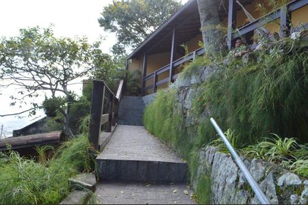 Casa de condomínio à venda com 200m², 3 quartos e 3 vagas Casa de condomínio à venda com 200m², 3 quartos e 3 vagasEntrada