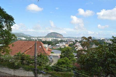 Casa de condomínio à venda com 200m², 3 quartos e 3 vagas Casa de condomínio à venda com 200m², 3 quartos e 3 vagasVista da Varanda