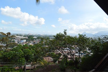 Casa de condomínio à venda com 200m², 3 quartos e 3 vagas Casa de condomínio à venda com 200m², 3 quartos e 3 vagasVista da Varanda