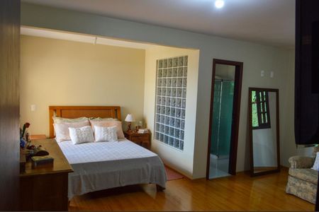 Casa de condomínio à venda com 200m², 3 quartos e 3 vagas Casa de condomínio à venda com 200m², 3 quartos e 3 vagasSuíte