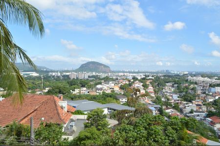 Casa de condomínio à venda com 200m², 3 quartos e 3 vagas Casa de condomínio à venda com 200m², 3 quartos e 3 vagasVista da Varanda