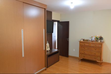 Casa de condomínio à venda com 200m², 3 quartos e 3 vagas Casa de condomínio à venda com 200m², 3 quartos e 3 vagasSuíte