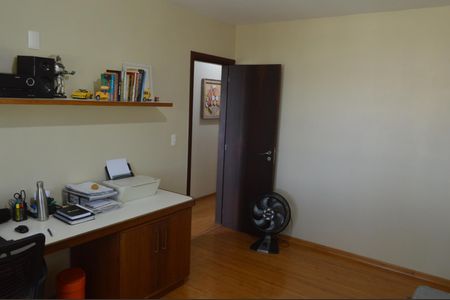 Casa de condomínio à venda com 200m², 3 quartos e 3 vagas Casa de condomínio à venda com 200m², 3 quartos e 3 vagasQuarto 1