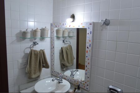 Casa de condomínio à venda com 200m², 3 quartos e 3 vagas Casa de condomínio à venda com 200m², 3 quartos e 3 vagasBanheiro