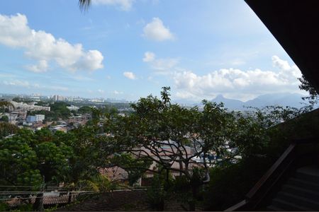 Casa de condomínio à venda com 200m², 3 quartos e 3 vagas Casa de condomínio à venda com 200m², 3 quartos e 3 vagasVista da Varanda