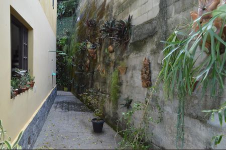 Casa de condomínio à venda com 200m², 3 quartos e 3 vagas Casa de condomínio à venda com 200m², 3 quartos e 3 vagasCorredor