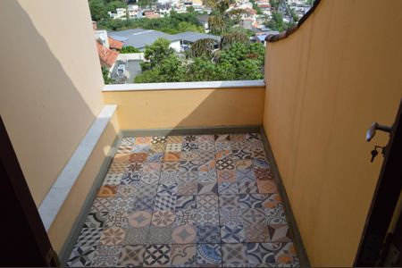 Casa de condomínio à venda com 200m², 3 quartos e 3 vagas Casa de condomínio à venda com 200m², 3 quartos e 3 vagasVaranda da Suíte