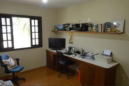 Casa de condomínio à venda com 200m², 3 quartos e 3 vagas Casa de condomínio à venda com 200m², 3 quartos e 3 vagasQuarto 1