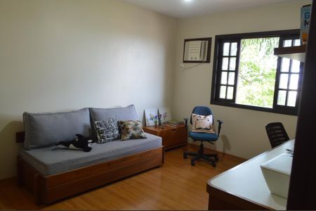 Casa de condomínio à venda com 200m², 3 quartos e 3 vagas Casa de condomínio à venda com 200m², 3 quartos e 3 vagasQuarto 1