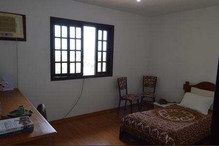 Casa de condomínio à venda com 200m², 3 quartos e 3 vagas Casa de condomínio à venda com 200m², 3 quartos e 3 vagasQuarto 2