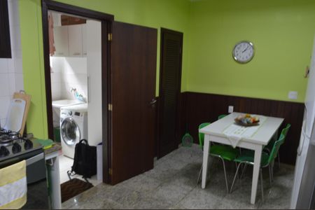 Casa de condomínio à venda com 200m², 3 quartos e 3 vagas Casa de condomínio à venda com 200m², 3 quartos e 3 vagasCopa