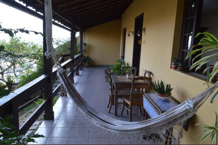 Casa de condomínio à venda com 200m², 3 quartos e 3 vagas Casa de condomínio à venda com 200m², 3 quartos e 3 vagasVaranda