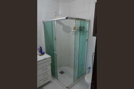 Casa de condomínio à venda com 200m², 3 quartos e 3 vagas Casa de condomínio à venda com 200m², 3 quartos e 3 vagasBanheiro da Suíte