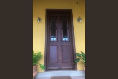 Casa de condomínio à venda com 200m², 3 quartos e 3 vagas Casa de condomínio à venda com 200m², 3 quartos e 3 vagasVaranda