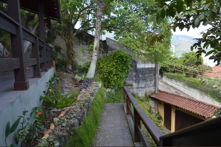 Casa de condomínio à venda com 200m², 3 quartos e 3 vagas Casa de condomínio à venda com 200m², 3 quartos e 3 vagasEntrada