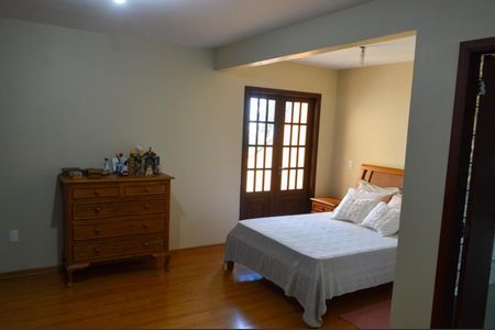 Casa de condomínio à venda com 200m², 3 quartos e 3 vagas Casa de condomínio à venda com 200m², 3 quartos e 3 vagasSuíte