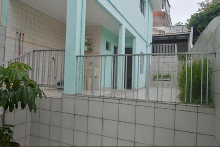 Casa à venda com 221m², 3 quartos e 2 vagas Casa à venda com 221m², 3 quartos e 2 vagasÁrea externa