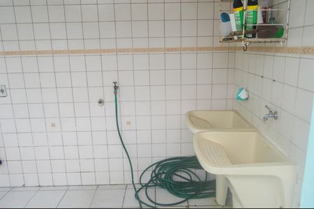 Casa à venda com 221m², 3 quartos e 2 vagas Casa à venda com 221m², 3 quartos e 2 vagasÁrea de Serviço