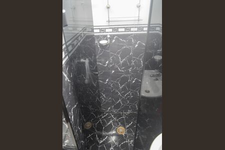 Casa à venda com 221m², 3 quartos e 2 vagas Casa à venda com 221m², 3 quartos e 2 vagasBanheiro Suíte