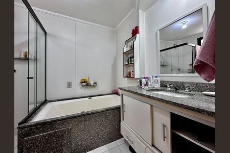 Apartamento à venda com 170m², 4 quartos e 3 vagas Apartamento à venda com 170m², 4 quartos e 3 vagasBanheiro Suíte 1