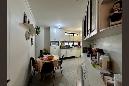 Apartamento à venda com 170m², 4 quartos e 3 vagas Apartamento à venda com 170m², 4 quartos e 3 vagasCozinha