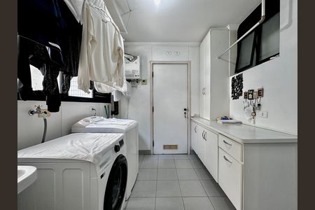 Apartamento à venda com 170m², 4 quartos e 3 vagas Apartamento à venda com 170m², 4 quartos e 3 vagasÁrea de Serviço