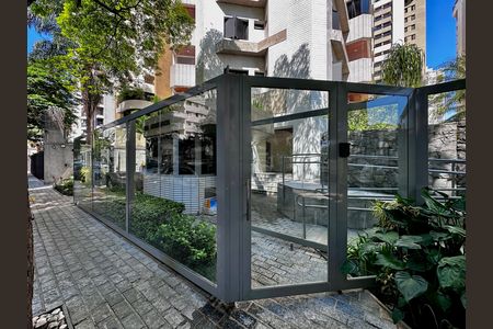 Apartamento à venda com 170m², 4 quartos e 3 vagas Apartamento à venda com 170m², 4 quartos e 3 vagasFachada
