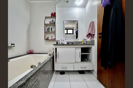 Apartamento à venda com 170m², 4 quartos e 3 vagas Apartamento à venda com 170m², 4 quartos e 3 vagasBanheiro Suíte 1