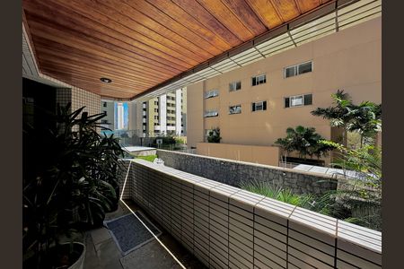 Apartamento à venda com 170m², 4 quartos e 3 vagas Apartamento à venda com 170m², 4 quartos e 3 vagasSacada