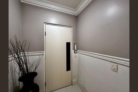 Apartamento à venda com 170m², 4 quartos e 3 vagas Apartamento à venda com 170m², 4 quartos e 3 vagasHall Social Apartamento