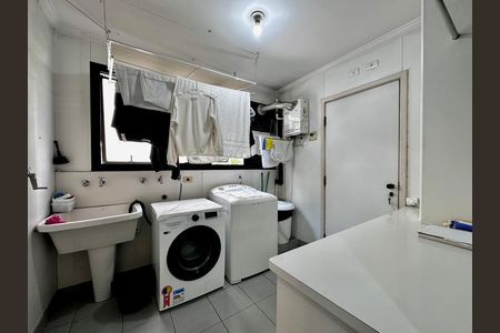 Apartamento à venda com 170m², 4 quartos e 3 vagas Apartamento à venda com 170m², 4 quartos e 3 vagasÁrea de Serviço