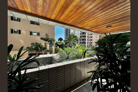 Apartamento à venda com 170m², 4 quartos e 3 vagas Apartamento à venda com 170m², 4 quartos e 3 vagasSacada