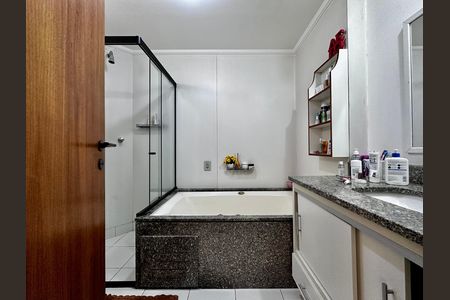 Apartamento à venda com 170m², 4 quartos e 3 vagas Apartamento à venda com 170m², 4 quartos e 3 vagasBanheiro Suíte 1