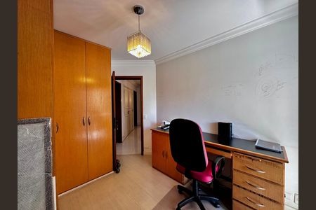 Apartamento à venda com 170m², 4 quartos e 3 vagas Apartamento à venda com 170m², 4 quartos e 3 vagasEscritório