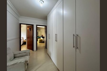 Apartamento à venda com 170m², 4 quartos e 3 vagas Apartamento à venda com 170m², 4 quartos e 3 vagasCorredor Suítes