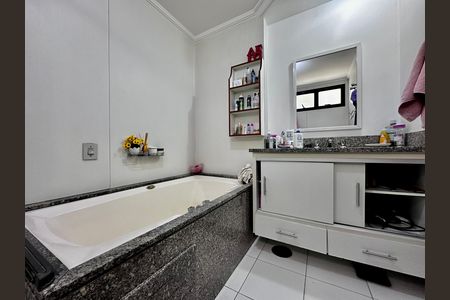 Apartamento à venda com 170m², 4 quartos e 3 vagas Apartamento à venda com 170m², 4 quartos e 3 vagasBanheiro Suíte 1
