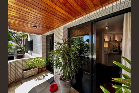 Apartamento à venda com 170m², 4 quartos e 3 vagas Apartamento à venda com 170m², 4 quartos e 3 vagasSacada