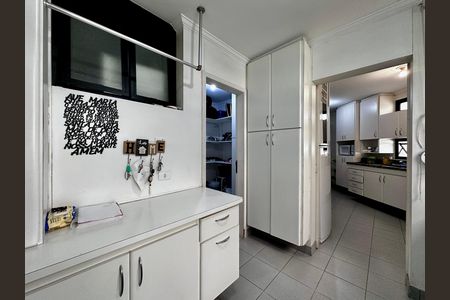 Apartamento à venda com 170m², 4 quartos e 3 vagas Apartamento à venda com 170m², 4 quartos e 3 vagasÁrea de Serviço