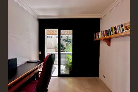Apartamento à venda com 170m², 4 quartos e 3 vagas Apartamento à venda com 170m², 4 quartos e 3 vagasEscritório
