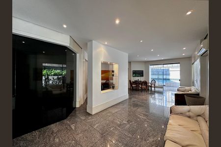 Apartamento à venda com 170m², 4 quartos e 3 vagas Apartamento à venda com 170m², 4 quartos e 3 vagasÁrea comum