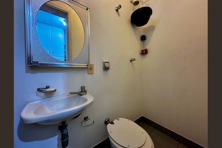 Apartamento à venda com 170m², 4 quartos e 3 vagas Apartamento à venda com 170m², 4 quartos e 3 vagasBanheiro de Serviço