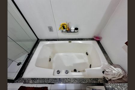Apartamento à venda com 170m², 4 quartos e 3 vagas Apartamento à venda com 170m², 4 quartos e 3 vagasBanheiro Suíte 1