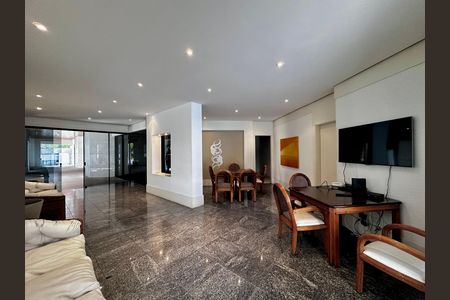 Apartamento à venda com 170m², 4 quartos e 3 vagas Apartamento à venda com 170m², 4 quartos e 3 vagasÁrea comum