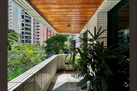 Apartamento à venda com 170m², 4 quartos e 3 vagas Apartamento à venda com 170m², 4 quartos e 3 vagasSacada