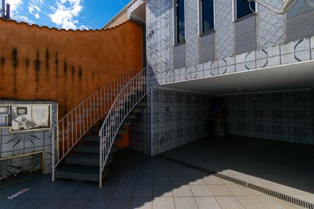 Casa para alugar com 97m², 1 quarto e 2 vagasEscada