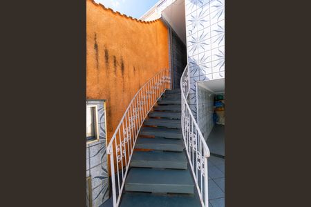 Casa para alugar com 97m², 1 quarto e 2 vagasEscada