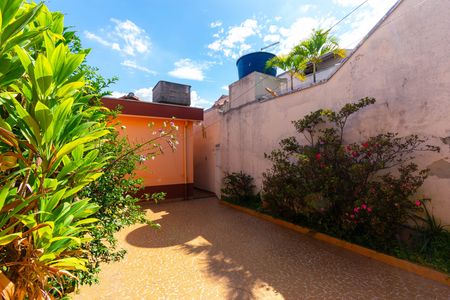 Casa para alugar com 97m², 1 quarto e 2 vagasQuintal