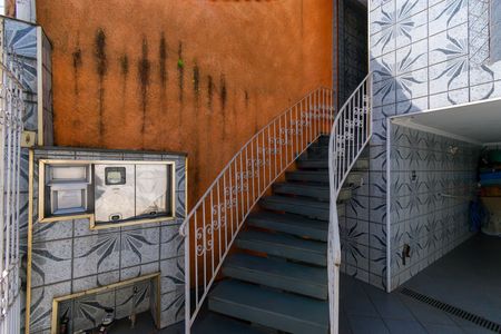 Casa para alugar com 97m², 1 quarto e 2 vagasEscada